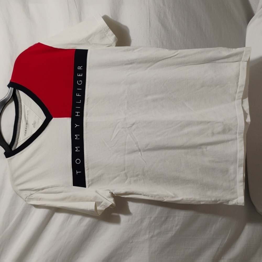 (C-31) SALE! Tommy Hilfiger Women's V Neck Shirt Sz.M Gently Worn